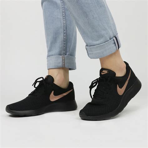 Nike Tanjun Damesschoenen